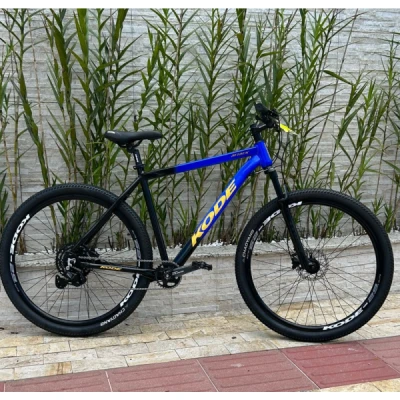 Bicicleta Aro 29 Alumínio Kode Attack, Shimano Cues 1x9 Velocidades, Freio a Disco Hidráulico Shimano MT-200, Suspensão Kode OVER AHE Aluminio com Trava no Guidão T.21 - Preto c/ Azul