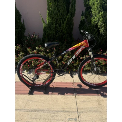 Bicicleta Aro 26 Alumínio GTS Predador, 9 Velocidades, Freio a Disco Hidraulico, Suspensção com Trava no Guidão, Aro VMAXX Vermelho - Vermelho e Preto