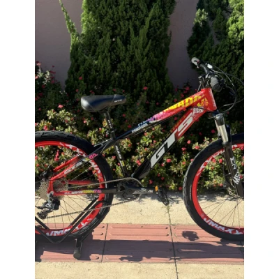 Bicicleta Aro 26 Alumínio GTS Predador, 9 Velocidades, Freio a Disco Hidraulico, Suspensção com Trava no Guidão, Aro VMAXX Vermelho - Vermelho e Preto